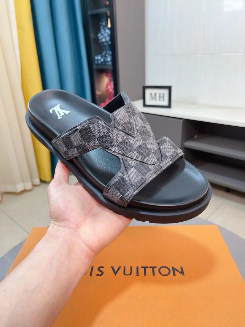 Men's shoes 💰360🌹🌹 (lv-Louis Vuitton) new men's sandals, high-end boutique, exquisite embossed logo decoration on the upper, fine workmanship, super soft soles, casual, loose and comfortable, a must-have in summer! \nsize：38-44